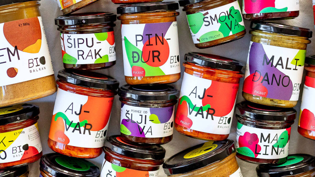 Die bunten Gläser von BioBalkan als individuelles Firmengeschenk