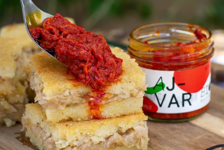 Kupusnik mit Ajvar