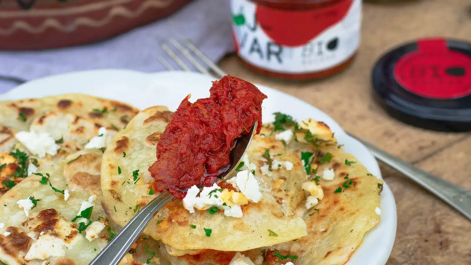 Flije mit Bio Ajvar