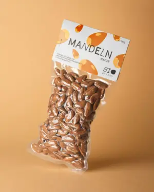 Bio Mandeln aus Mazedonien in der 250 Gramm Packung von BioBalkan